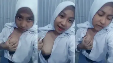 ABG Hijab SMA Aksi Buka Baju di Toilet poster