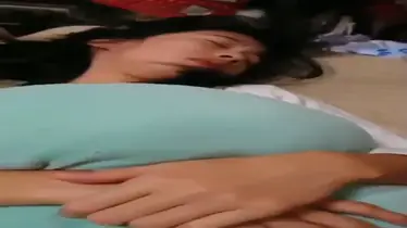 Bokep Indo Lagi Tidur Memeknya Di Kolbel poster