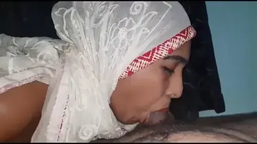 Sepongan Jilbab Putih Ughtea poster